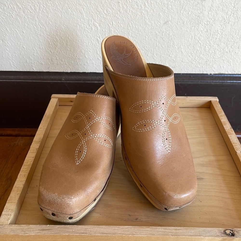 Bird of Flight Shy Clog - Maple
